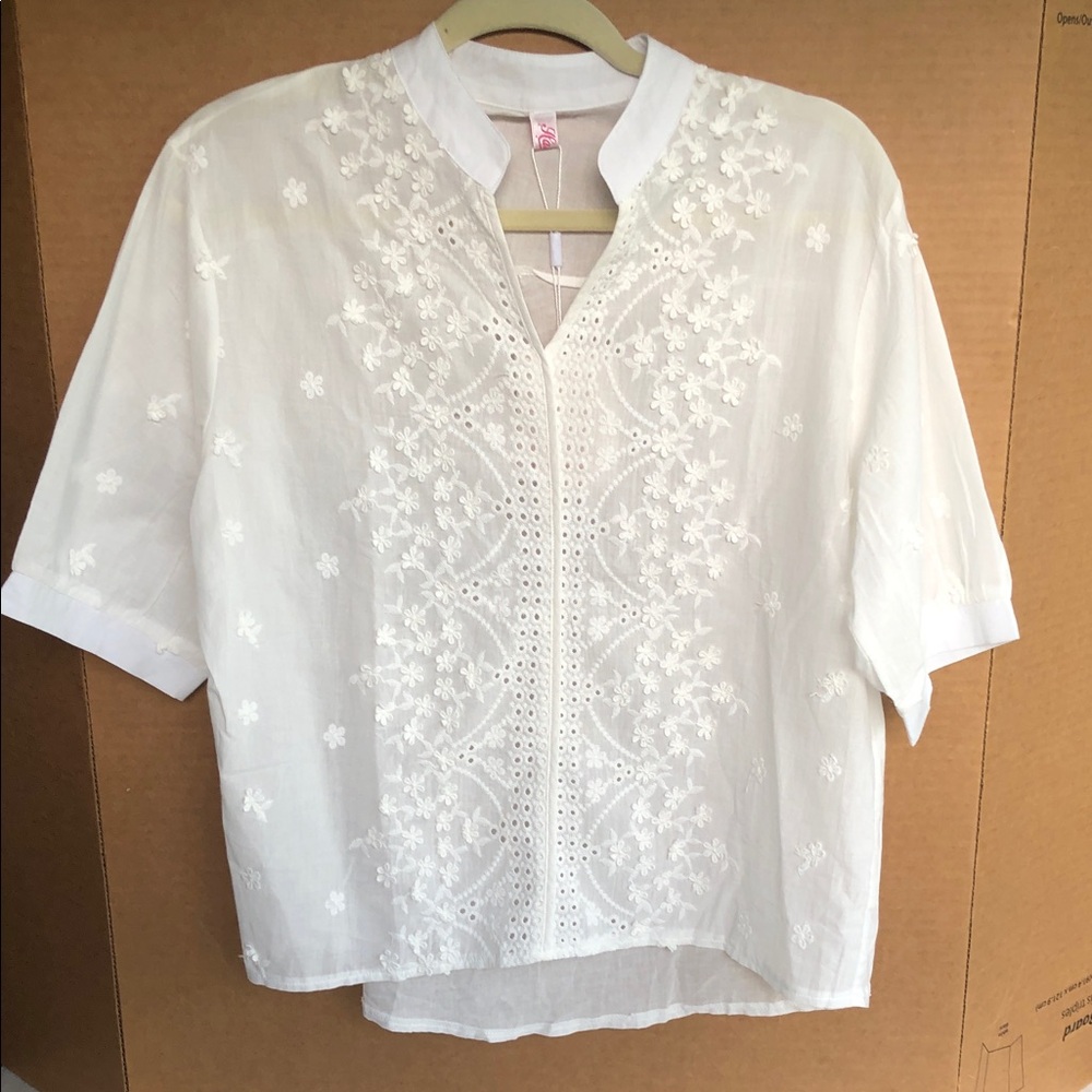 White Applique Eyelet Embroidered Puff Sleeve Blouse Size Medium NWT
